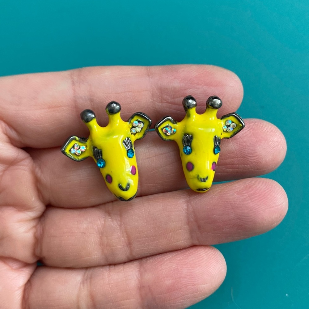 Giraffe Head Studs